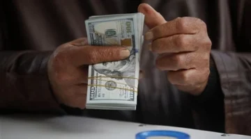 قفزة مفاجئة في سعر الدولار بالبنوك المصرية بعد تخطيه حاجز 53 جنيهًا اليوم الأحد
